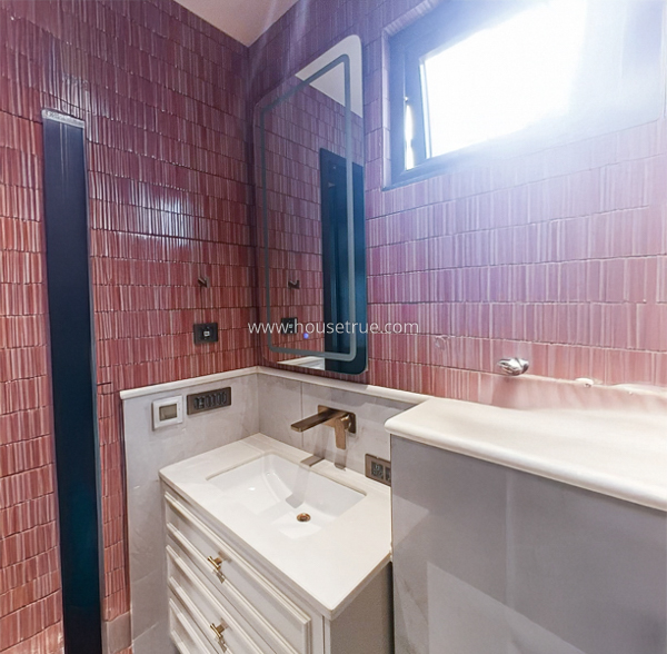 5 BHK House For Rent in Golf Links