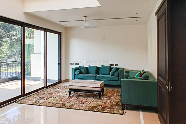 5 BHK House For Rent in Golf Links