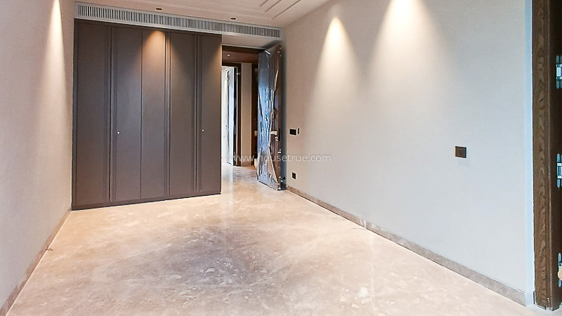 4 BHK Flat For Rent in Defence Colony