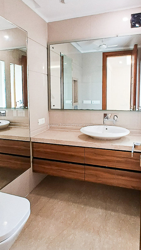 3 BHK Flat For Rent in Defence Colony