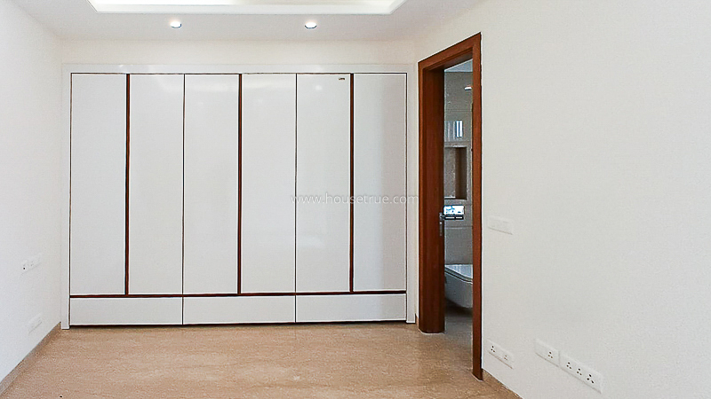 3 BHK Flat For Rent in Defence Colony