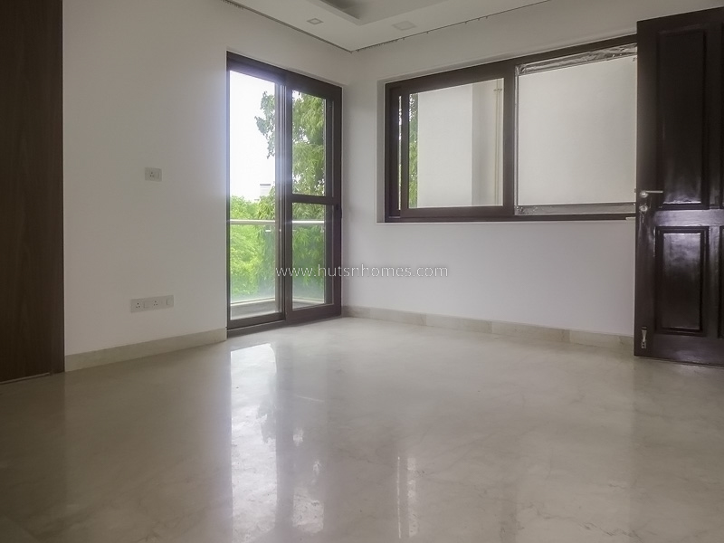 3 BHK Flat For Sale in Defence Colony