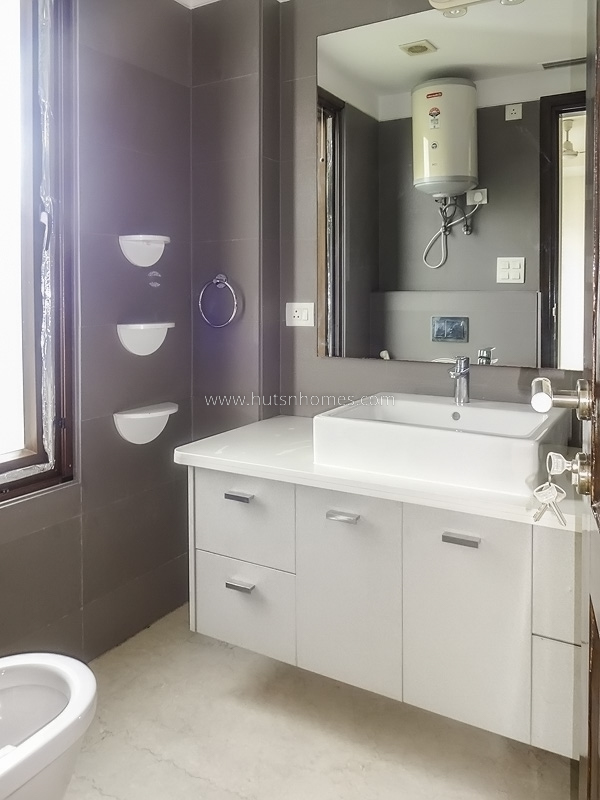 3 BHK Flat For Sale in Defence Colony