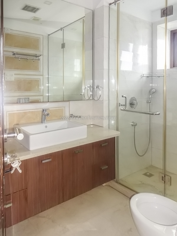 3 BHK Flat For Sale in Defence Colony