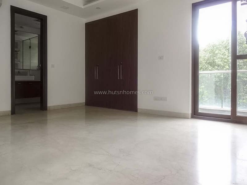 3 BHK Flat For Sale in Defence Colony