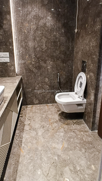 3 BHK Flat For Rent in Defence Colony