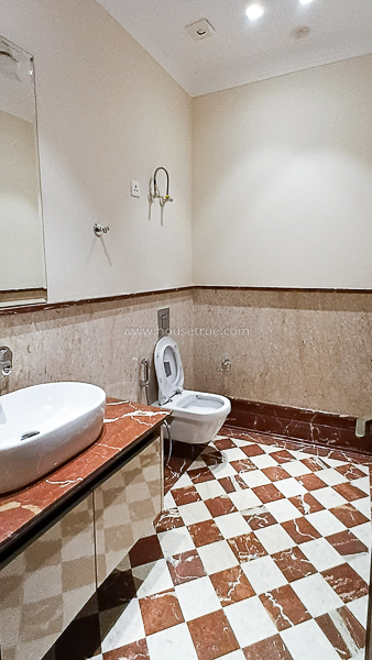 3 BHK Flat For Rent in Defence Colony