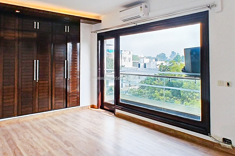 3 BHK Flat For Rent in Defence Colony