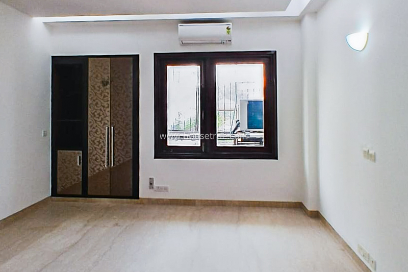 3 BHK Flat For Rent in Defence Colony