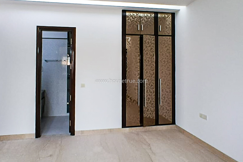 3 BHK Flat For Rent in Defence Colony
