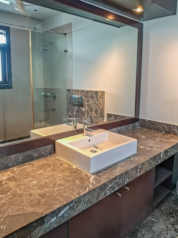 4 BHK Flat For Rent in Anand Lok