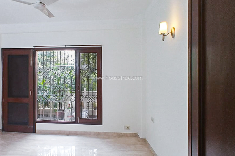 3 BHK Flat For Rent in Defence Colony
