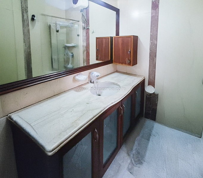 3 BHK Flat For Rent in Defence Colony