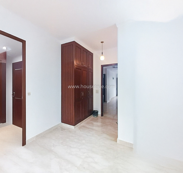 3 BHK Flat For Rent in Defence Colony