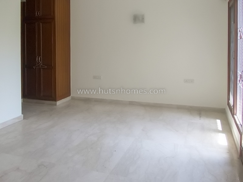 3 BHK Flat For Rent in Defence Colony
