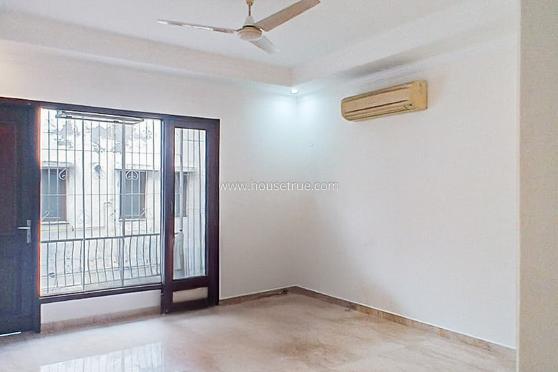 3 BHK Flat For Rent in Defence Colony