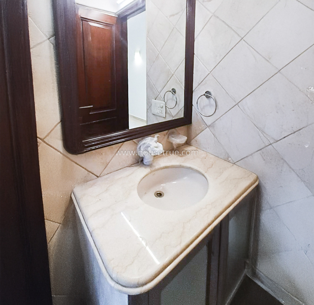 3 BHK Flat For Rent in Defence Colony