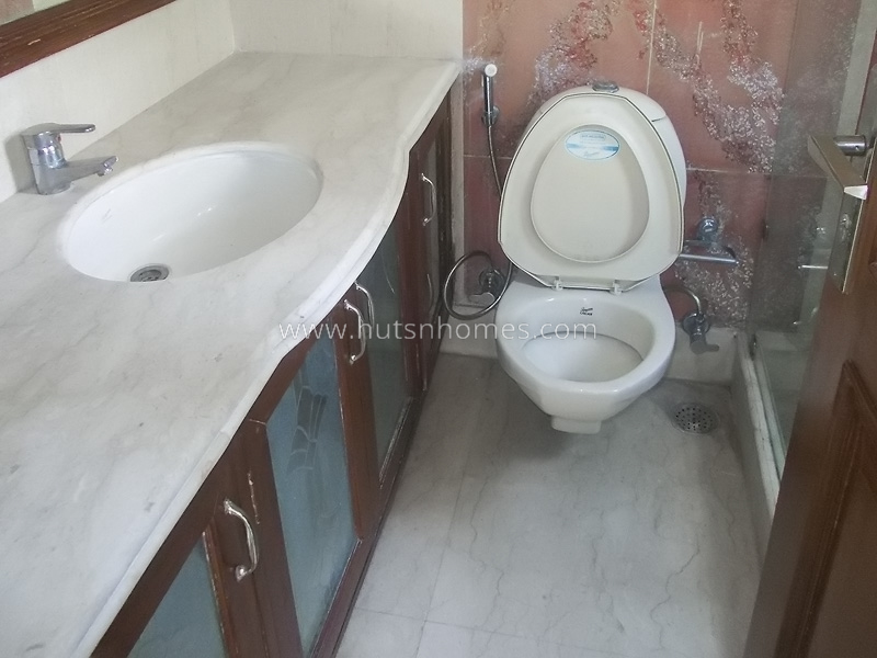 3 BHK Flat For Rent in Defence Colony