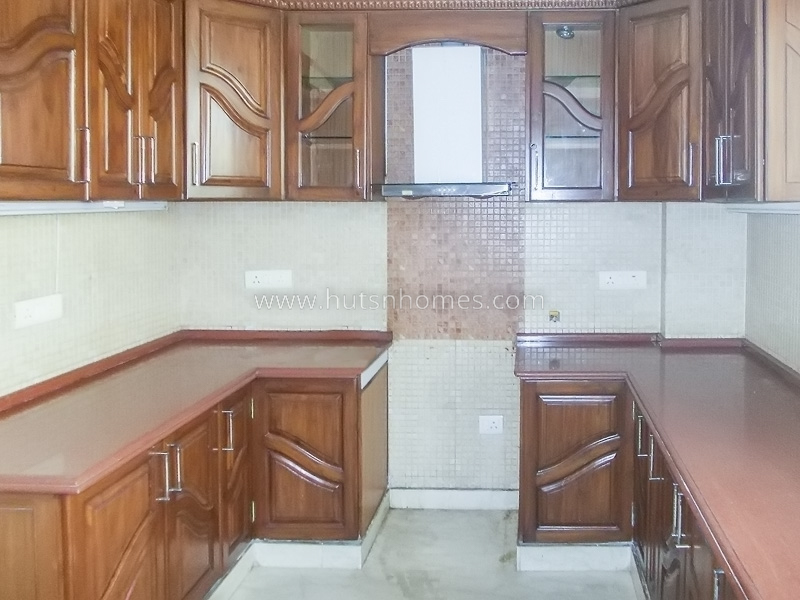 3 BHK Flat For Rent in Defence Colony
