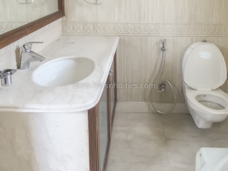 3 BHK Flat For Rent in Defence Colony