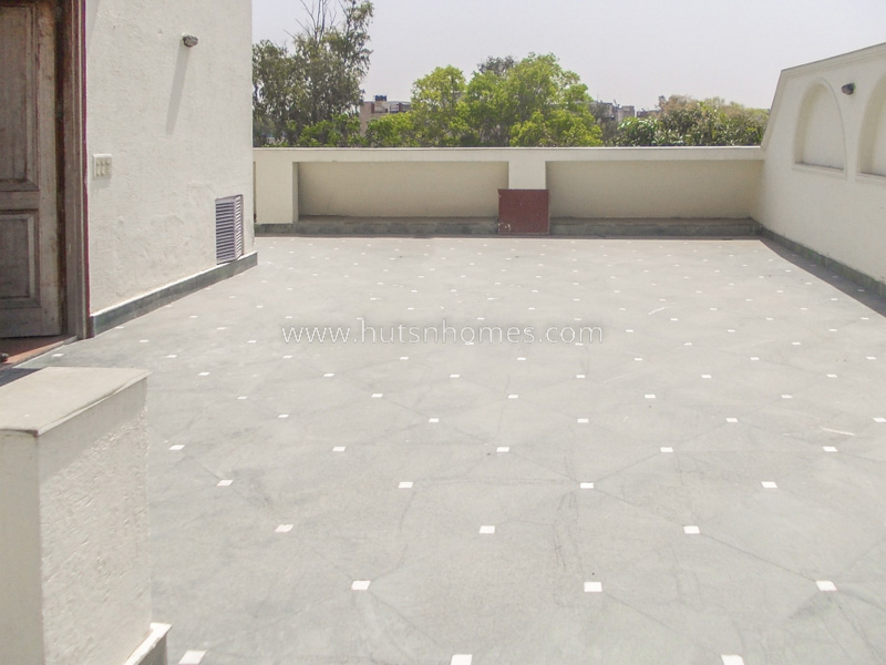 3 BHK Flat For Rent in Defence Colony