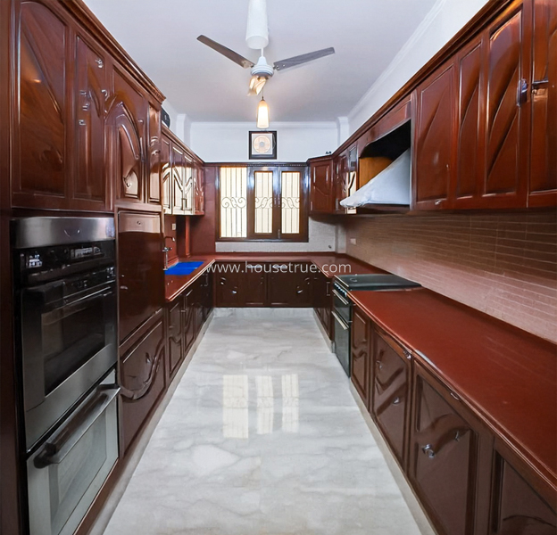 3 BHK Flat For Rent in Defence Colony