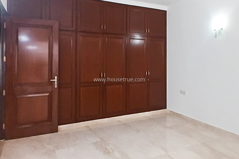 3 BHK Flat For Rent in Defence Colony