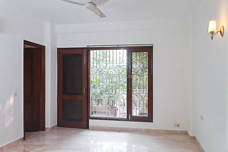 3 BHK Flat For Rent in Defence Colony