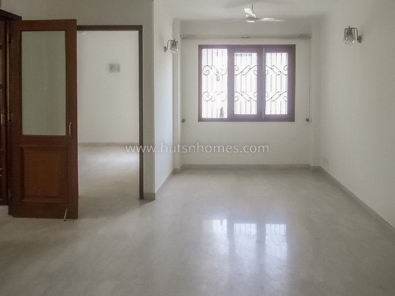 3 BHK Flat For Rent in Defence Colony