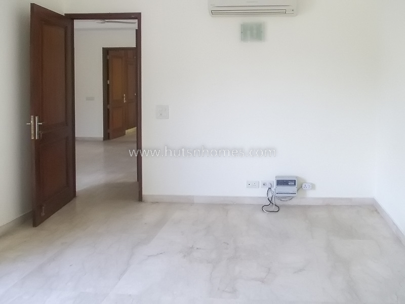 3 BHK Flat For Rent in Defence Colony