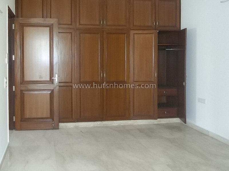 3 BHK Flat For Rent in Defence Colony