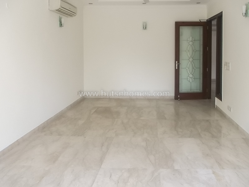 3 BHK Flat For Rent in Defence Colony