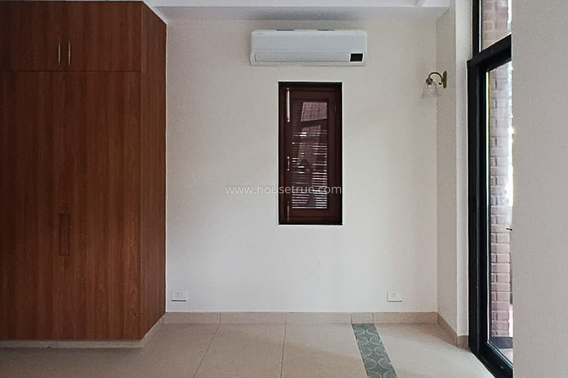 3 BHK Flat For Rent in Defence Colony