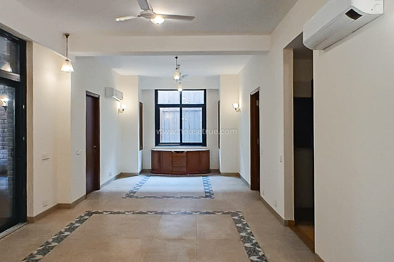 3 BHK Flat For Rent in Defence Colony