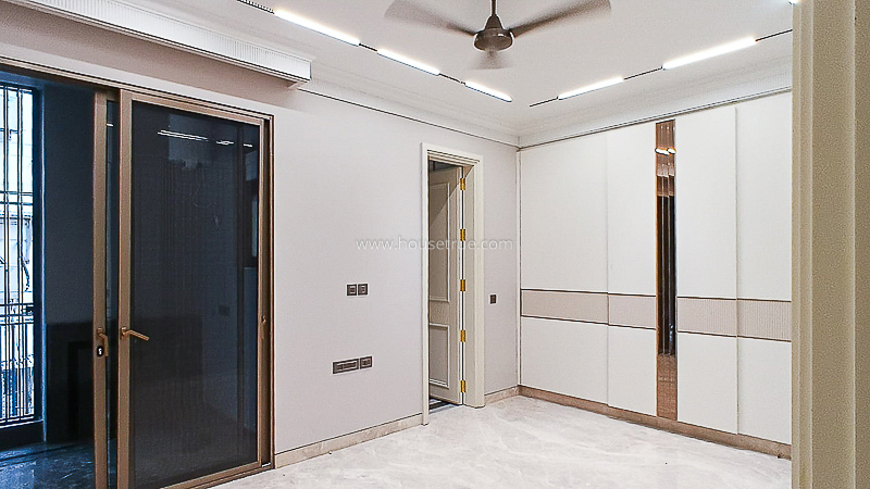 3 BHK Flat For Rent in Defence Colony