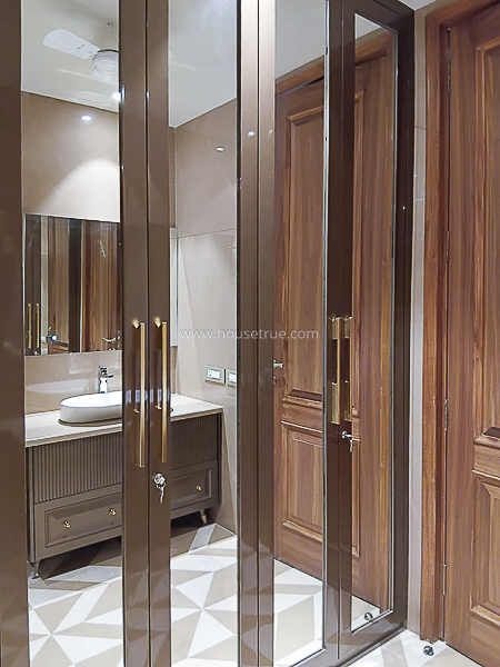 3 BHK Flat For Rent in Defence Colony