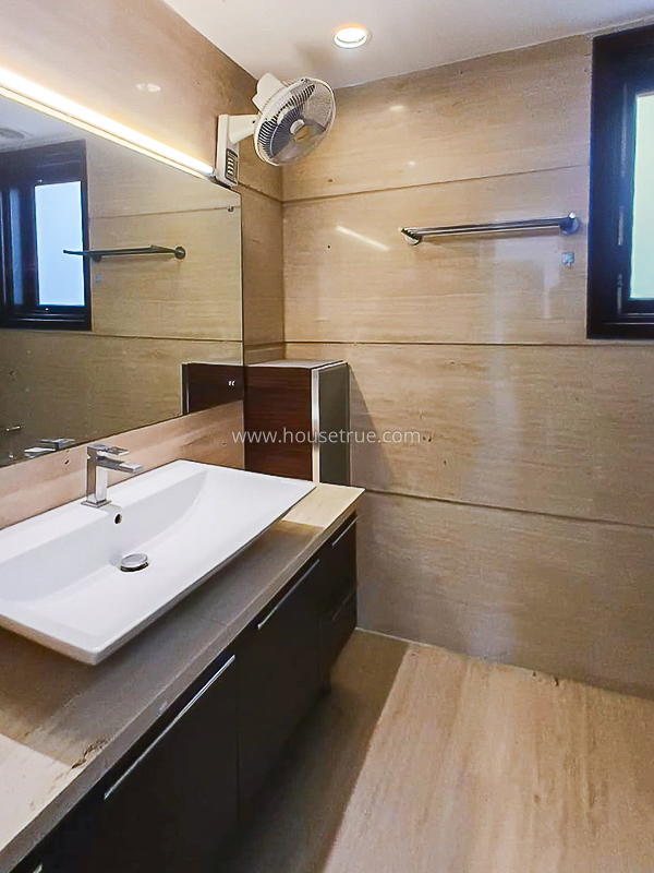 4 BHK Flat For Rent in New Friends Colony