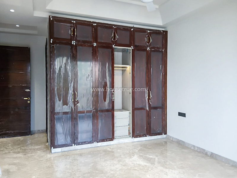 3 BHK Flat For Rent in Defence Colony