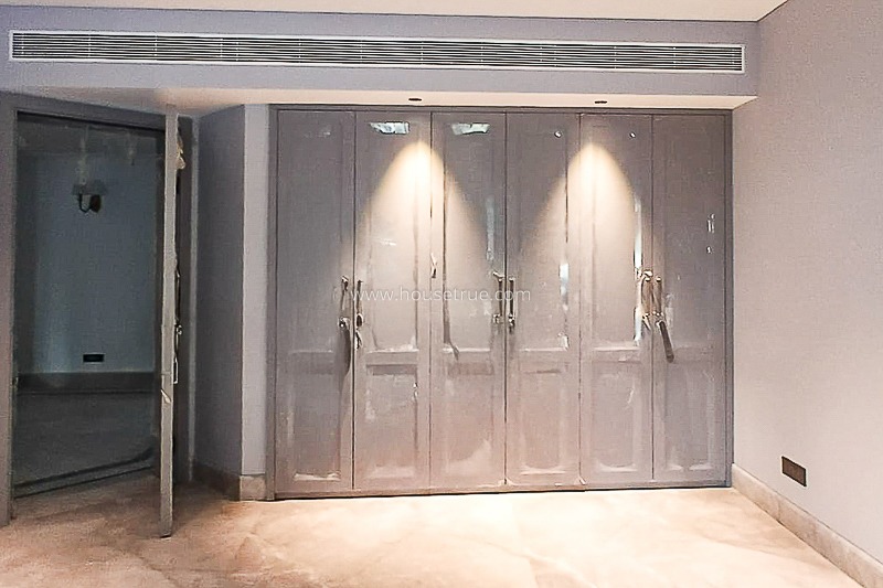 4 BHK Flat For Rent in Hailey Road