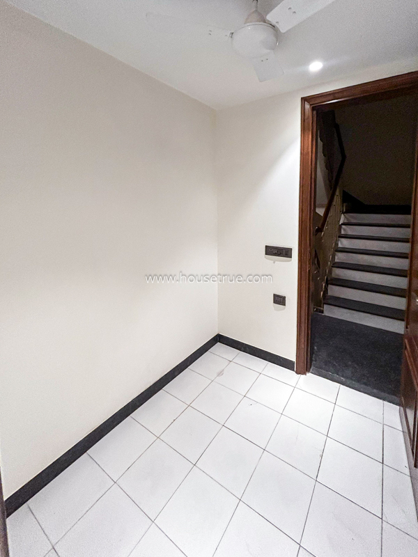 3 BHK Builder Floor For Rent in Chanakyapuri