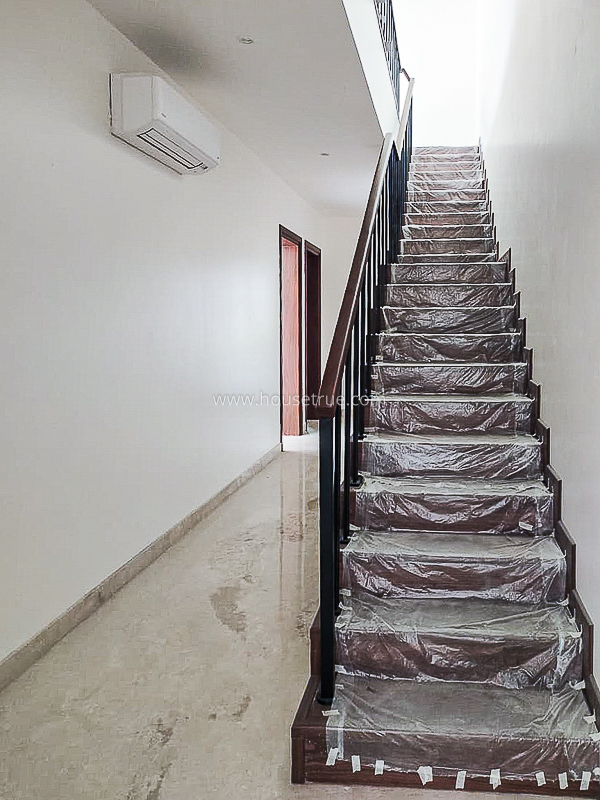 4 BHK Duplex For Rent in Shanti Niketan