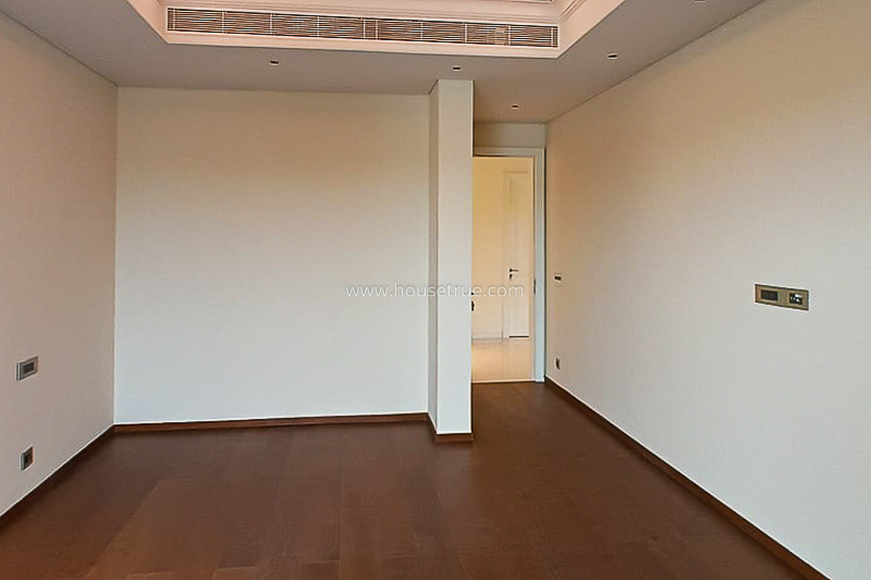 4 BHK Flat For Rent in Friends Colony West