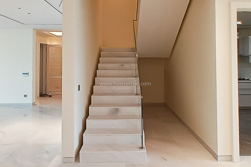 4 BHK Flat For Rent in Friends Colony West