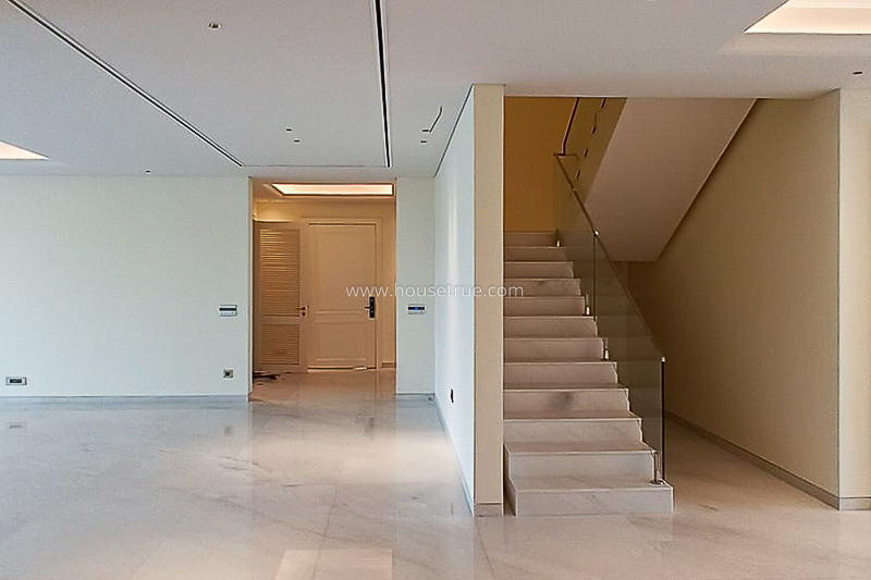 4 BHK Flat For Rent in Friends Colony West