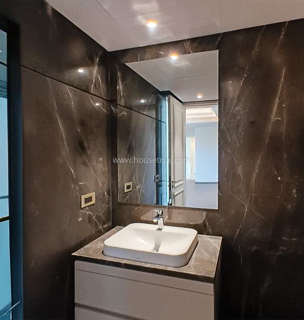 4 BHK Flat For Rent in Friends Colony West