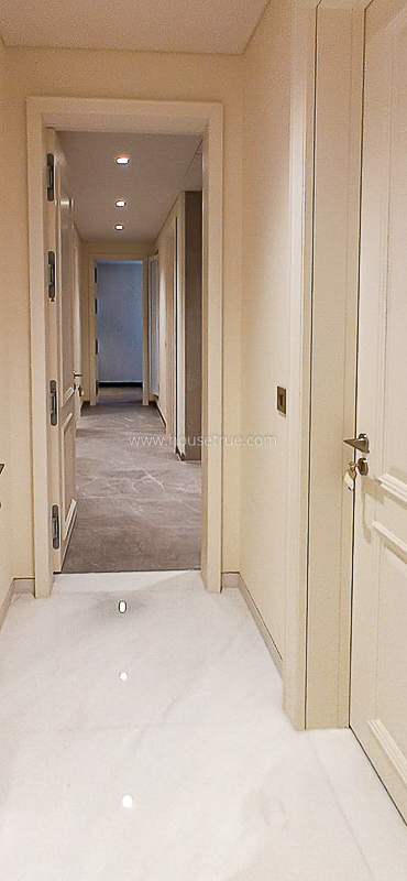 4 BHK Flat For Rent in Friends Colony West