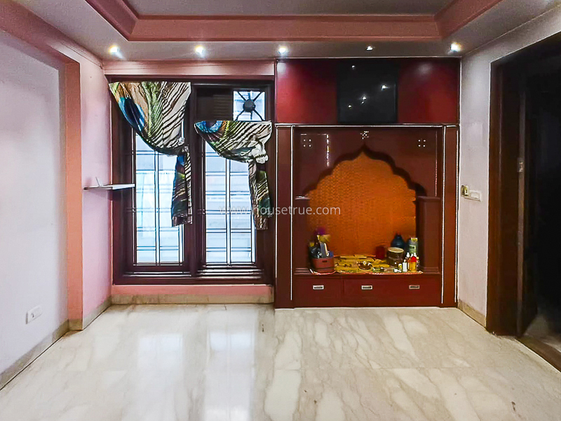 6 BHK Duplex For Rent in Pamposh Enclave