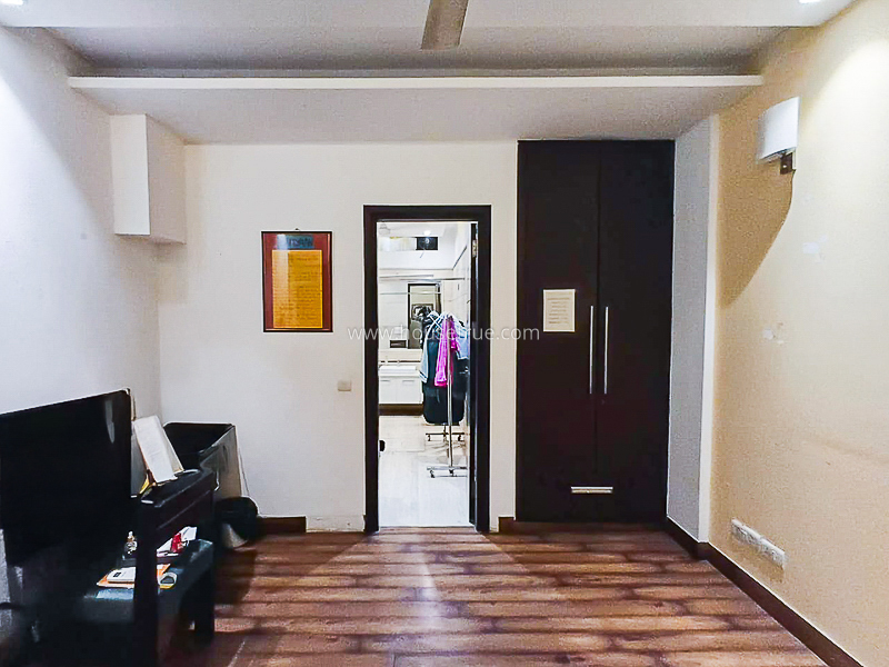 6 BHK Duplex For Rent in Pamposh Enclave