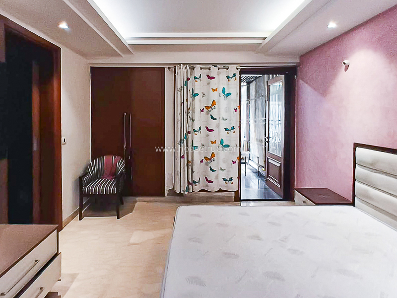 6 BHK Duplex For Rent in Pamposh Enclave