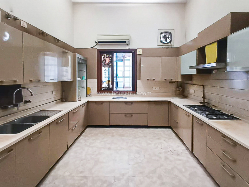 6 BHK Duplex For Rent in Pamposh Enclave